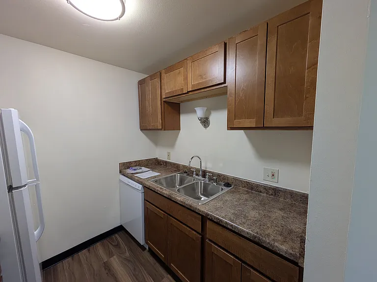 Chateau Apartments — Photo 8