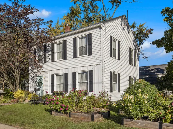 903 9th St NW, Grand Rapids, MI 49504