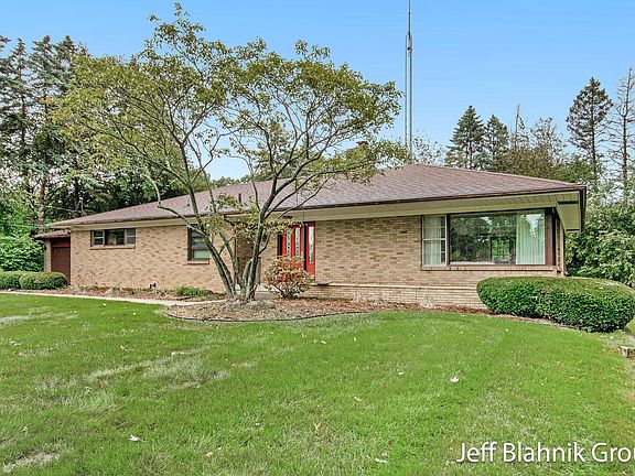 2nd image of 626 Carpenter Ave NW