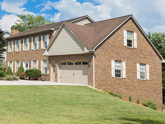 4th image of 105 Amber Ln