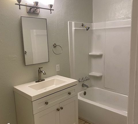 4th image of 1143 E Park St #11432
