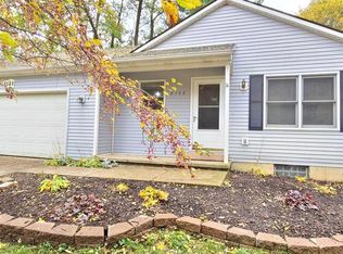 8588 Country Club Dr, Pinckney, MI