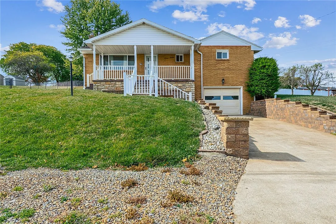 1139 Waverly Dr photo 1
