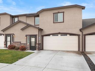 3030 S Dennis Pl, Kennewick, WA 99337