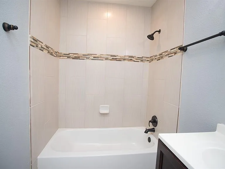 5821 Sunforest Dr — Photo 23