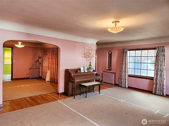 5th image of 206 E 3rd Avenue