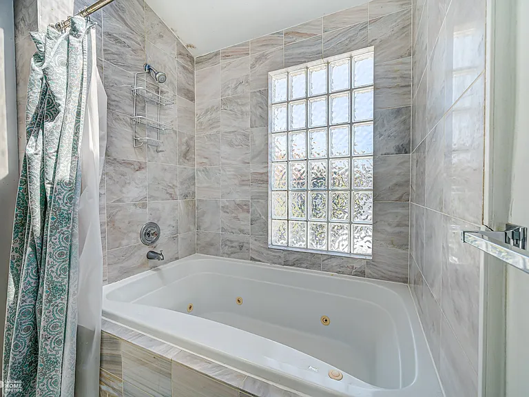 1517 W Irving Park Rd #CH — Photo 22