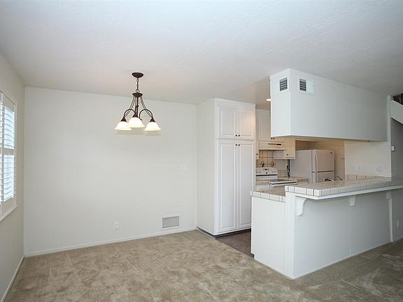 5th image of 5585 Spinnaker Dr APT 2