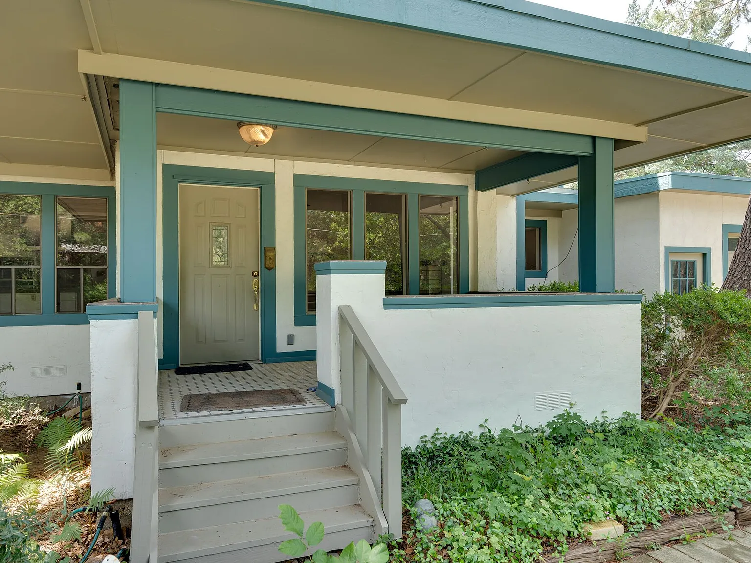 4 bed, 2.5 bath, 2300 sqft, $3,200 — Photo 4
