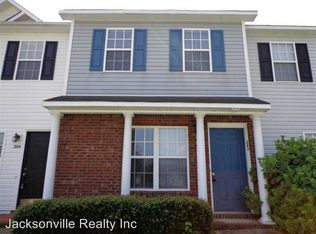 202 Meadowbrook Ln, Jacksonville, NC 28546