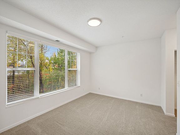 5th image of 1020 W Medicine Lake Dr #691557