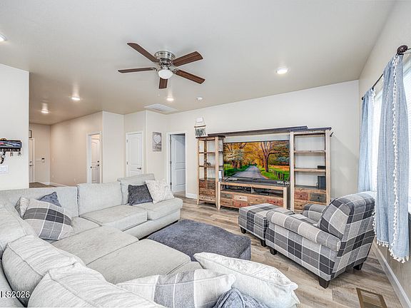 3rd image of 800 Great Basin Ln