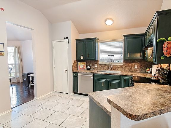 3rd image of 10820 Middleglen Rd