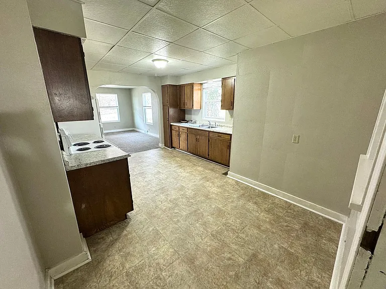 1426 N Main St — Photo 7