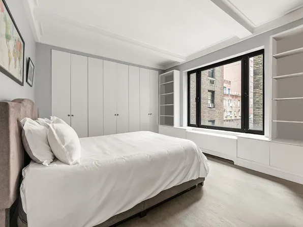 1045 Park Avenue image 13 of 18