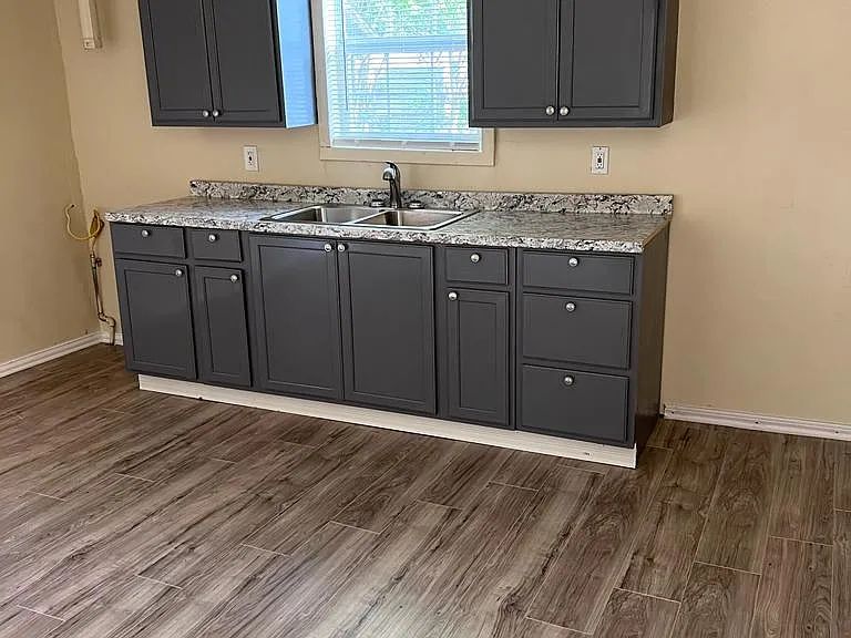 715 Hancock St — Photo 6