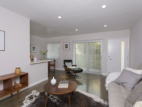 4th image of 815 E Villa St APT 4