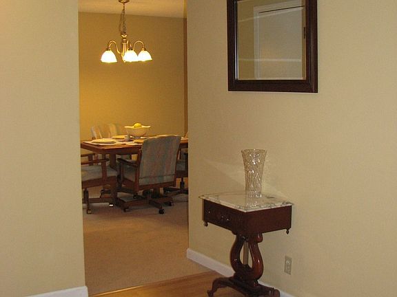 Entry to Dinning room
