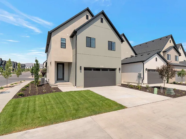 2316 N Sunmore Way — Photo 2