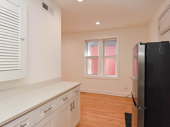 4th image of 1851 W Dickens Ave #F2