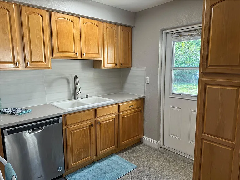 2624 NE 8th Ct — Photo 7