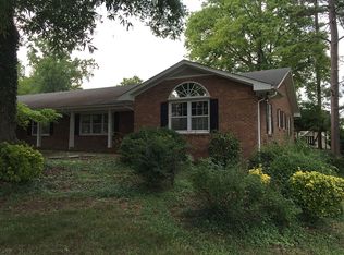 310 Ridgecrest Dr, Lexington, NC 27292