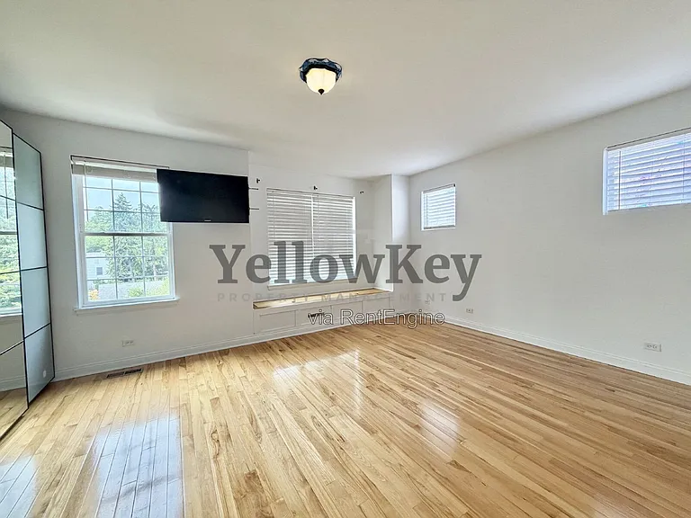 104 S Myrtle Ave — Photo 7