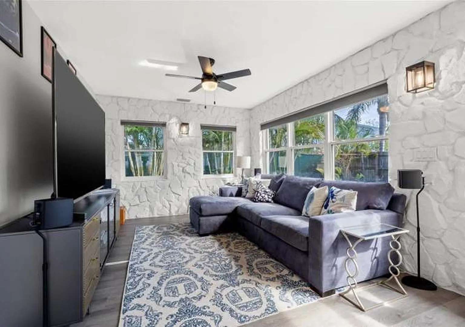 Charming 3-Bedroom Largo Home: Modern Design, Prime Location, and Spacious Backyard! — Photo 3