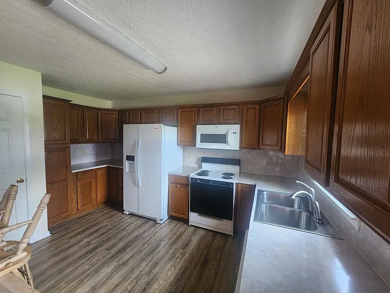 1810 N Main St — Photo 10