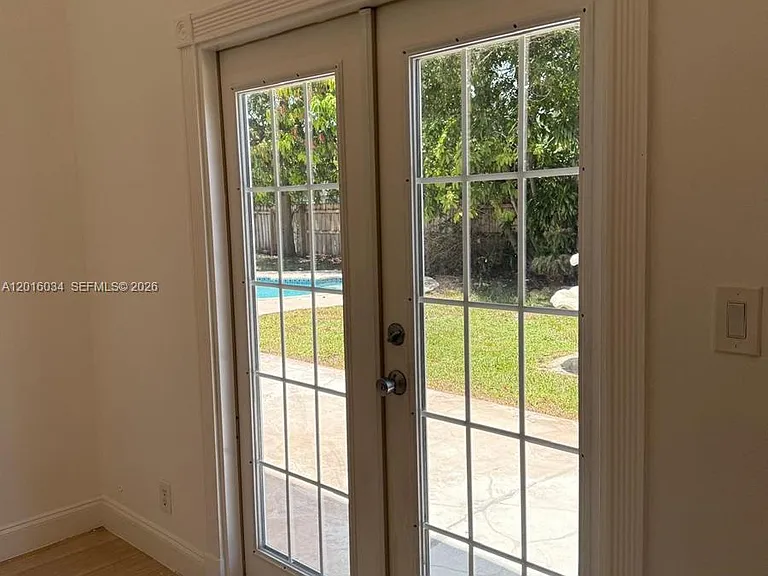 11143 Model Cir E — Photo 7