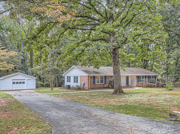 203 Nottingham Dr, Huntersville, NC 28078