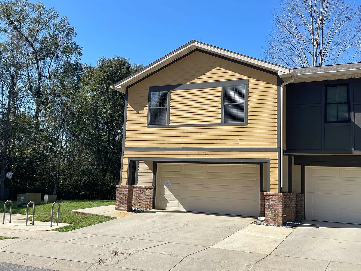 Building Photo - 2315 Timber Oaks Ln