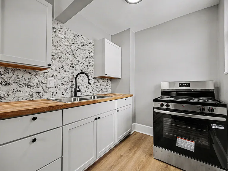 417 W 19th St #2 — Photo 3