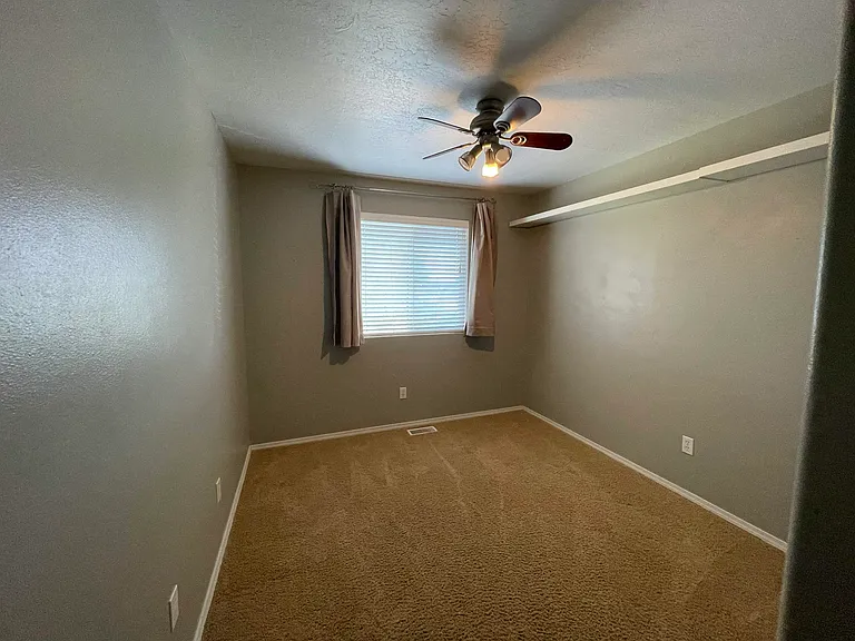 209 E Interlochen Ln — Photo 18