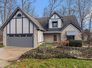 3801 Corran Ct, Wixom, MI 48393