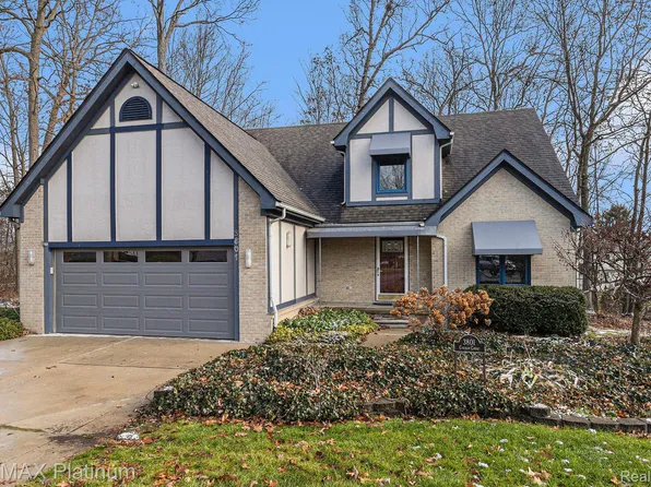 3801 Corran Ct, Wixom, MI 48393