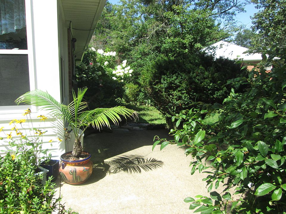 1st image of 128 Rosewood Drive #C