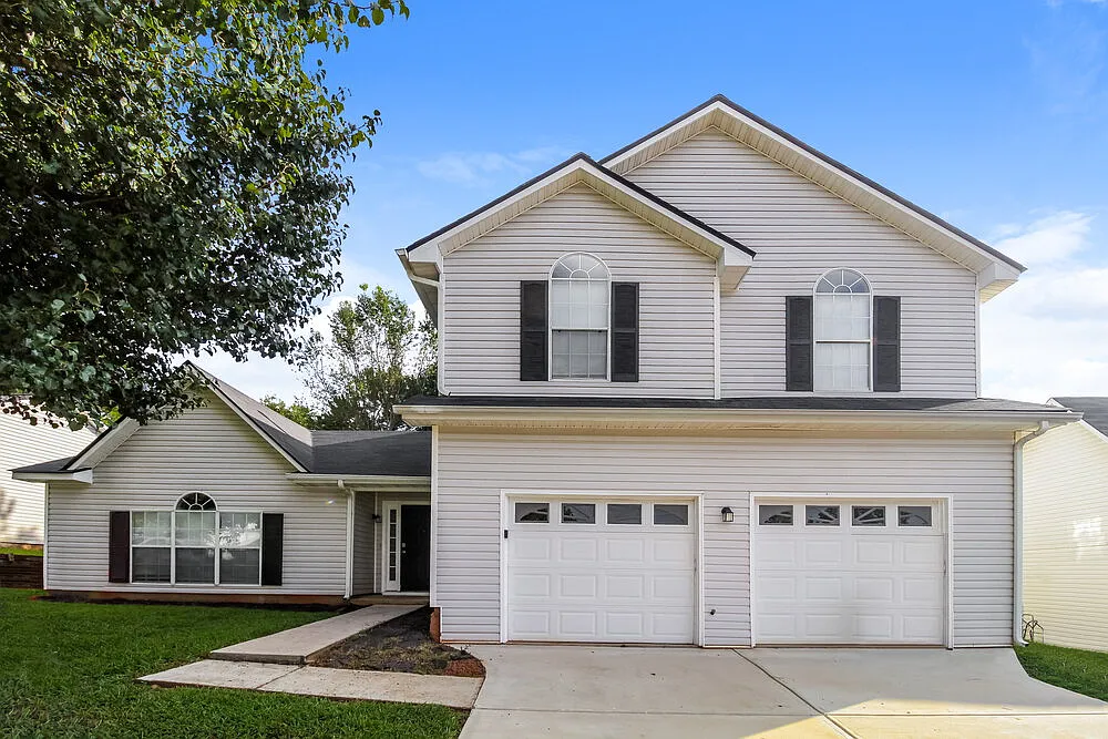 3 bed, 2.5 bath, 2084 sqft, $2,330 — Photo 1