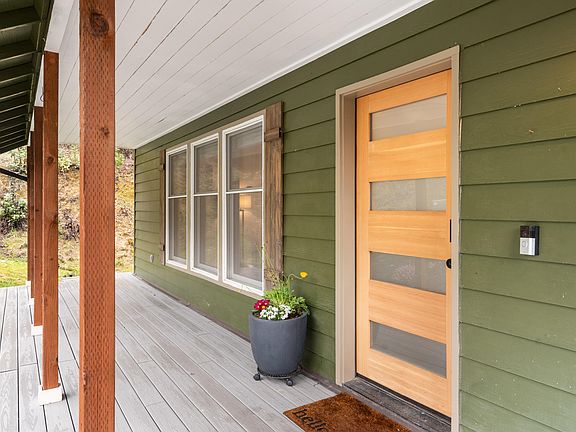 3rd image of 170 Pine Ridge Dr