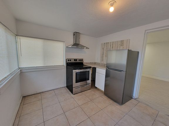 3rd image of 304 42nd Ave E APT 2