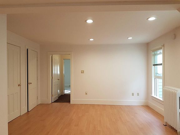 3rd image of 125 Lake St APT 2