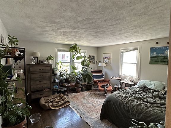 4th image of 19 Warwick Rd #192