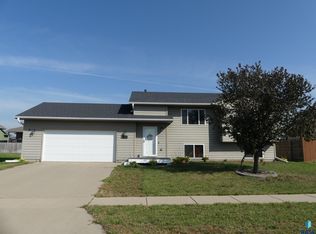 8604 W Stoney Creek St, Sioux Falls, SD 57106