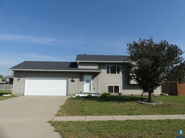 8604 W Stoney Creek St, Sioux Falls, SD 57106