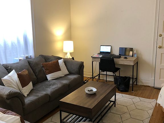 3rd image of 1050 N Damen Ave APT 1R