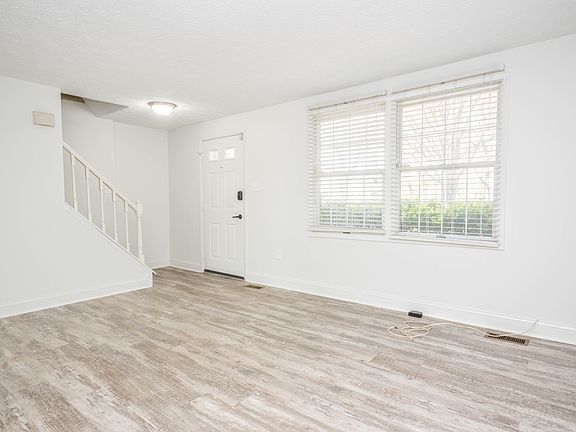 3rd image of 14550 Farmcrest Pl