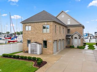 32405 S River Rd, Harrison Township, MI 48045