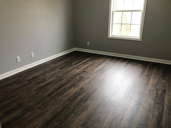 2nd image of 920 1/2 Kingsbury Dr APT A