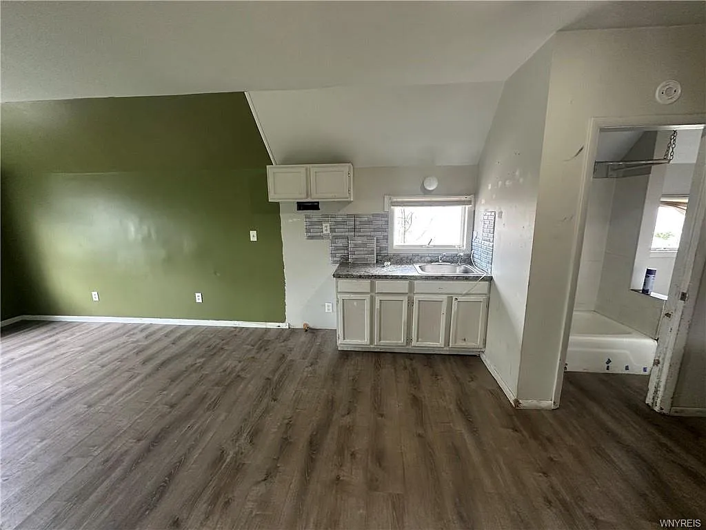2 bed, 1000 sqft, $1,200 — Photo 3