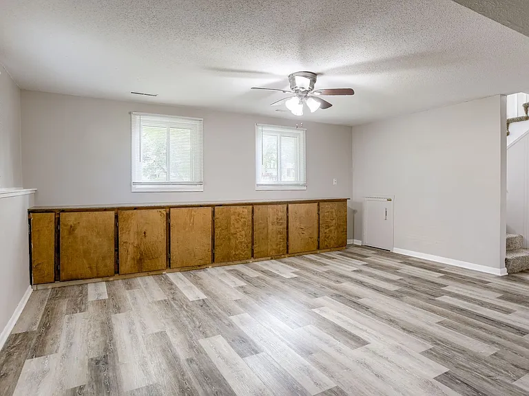 11705 Meredith Ave — Photo 23